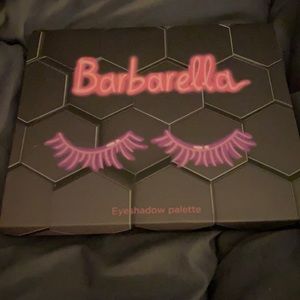 Bee beauty Barbarella eyeshadow palette